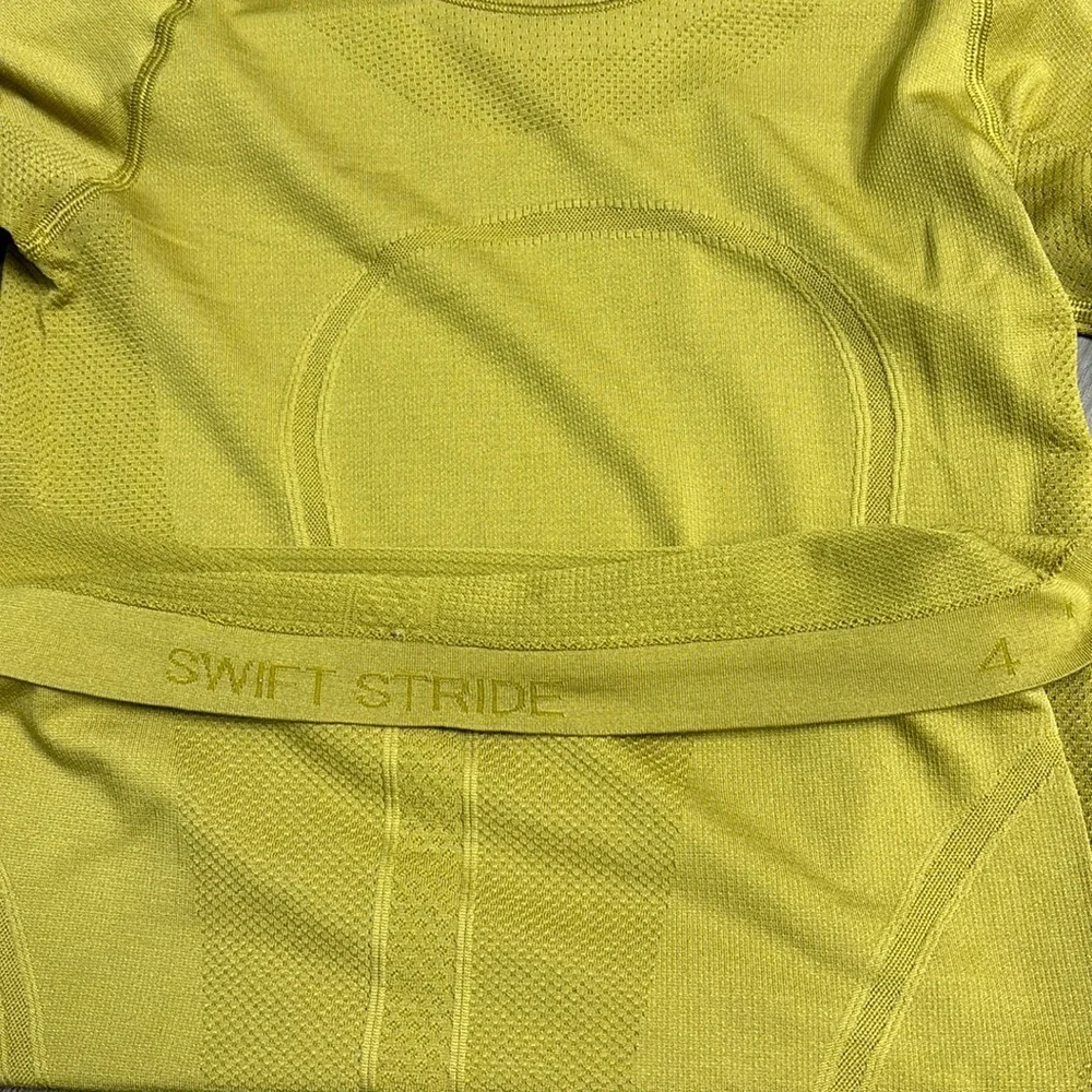 Lululemon W’s Sz4 Swiftly Tech LS Crew in
Grape Leaf / Grape Leaf. ExclntCndtn! - Picture 9 of 9